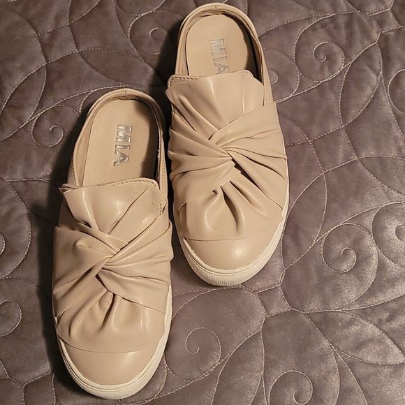 MIA SHOES - Picture 2 of 6